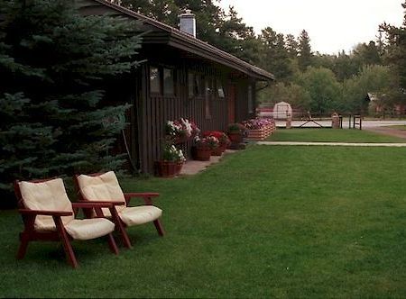Mountain Pine Motel East Glacier Park Village 外观 照片